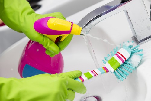 Protecting furniture and surroundings during carpet cleaning